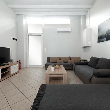 Spacious Apartment-600M From The Subway アテネ エクステリア 写真